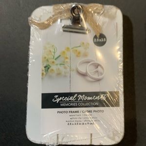 Special Moments  2.5 x 3.4 3pc White Mini Photo Clip Boards.